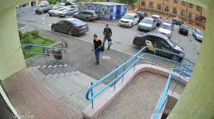 3. Камера наблюдения за входом в подъезд