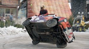 Дед Мороз на танке: в Москве прошло новогоднее шоу каскадеров / События на ТВЦ