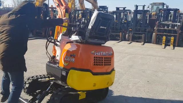 Проверка мини экскаватора Hitachi ZX08 перед отправкой в Москву. смотреть онлайн