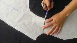 Корректируем готовые выкройки. Часть 4. Плечевой шов - как сметывать перед и спинку