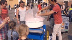 Сколько получают продавцы сладкой ваты?