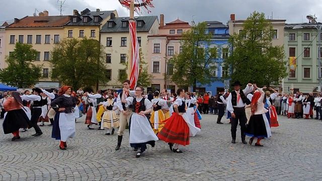 Танец у майского дерева смотреть онлайн