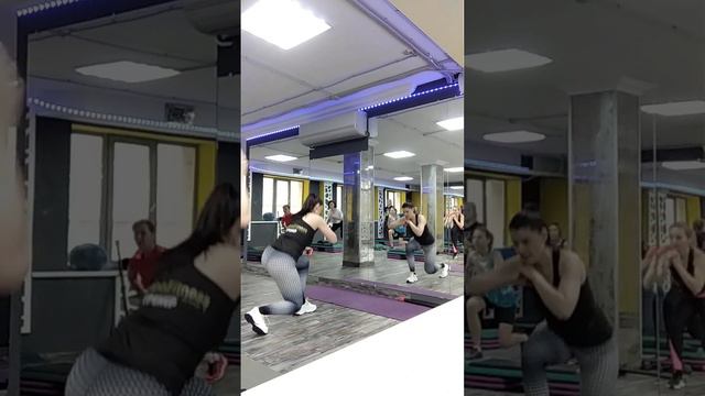 Разминка — это комплекс упражнений для подготовки тела к физической нагрузке. Фитнес. Растяжка. смотреть онлайн