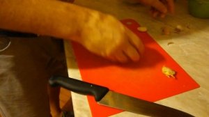 Как быстро почистить и нарезать чеснок.