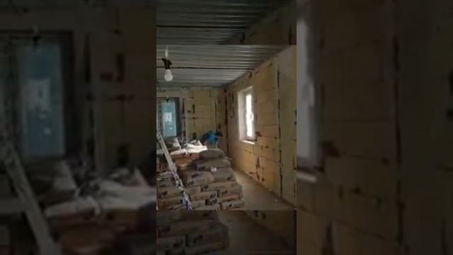 Таджики трудиться на штукатурку