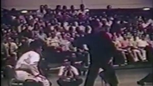 Брюс Ли-Демонстрация Дюймового Удара (Редкие Кадры)