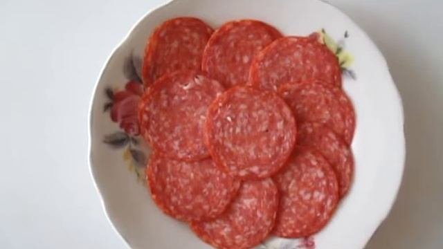 Сырокопчёная колбаса 