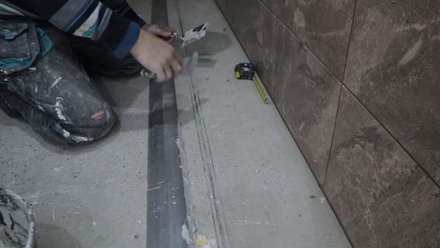 Как выставить гипсовые маяки под стяжку. Часть 1. смотреть онлайн