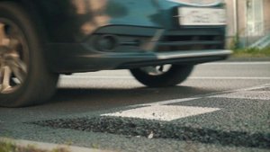 НЕ ОТВЛЕКАЙСЯ ЗА РУЛЕМ.mpg