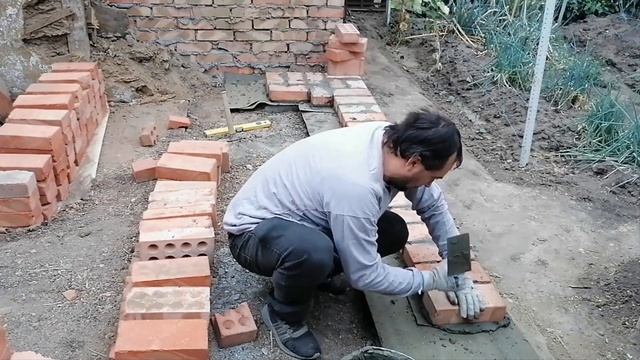 КИРПИЧНАЯ КЛАДКА В 1,5 как 1937году. Laying hollow cement sand blocks | Строительство дома