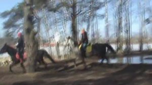 Влог на конюшне.. ЖЕСТЬ УпАлА с КоНя. Ездили около озера.