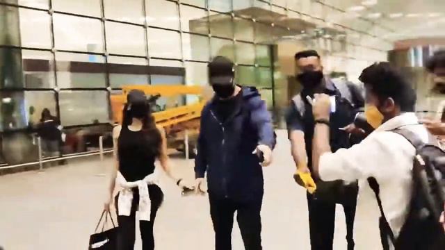 john abraham with his wife priya runchal spotted at airport #johnabraham #priya #bollywoodnews