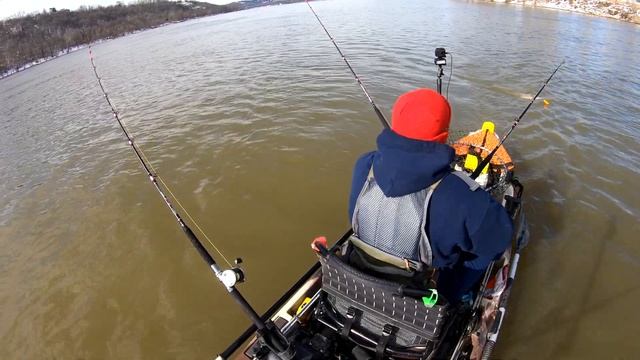 Kayak Catfishing in Heavy Current for Ohio River Cats смотреть онлайн