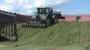 Закладка сенажа с навесным трамбовщиком Геркулес КТС-13