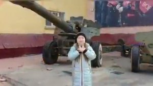 Патриотический стих "Дети из ладошке солнышко сложили"