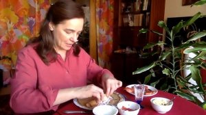 Как правильно есть блины?