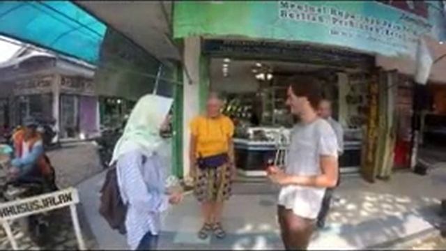 Introduction of Famous Place in South Kalimantan : Intan Market Martapura