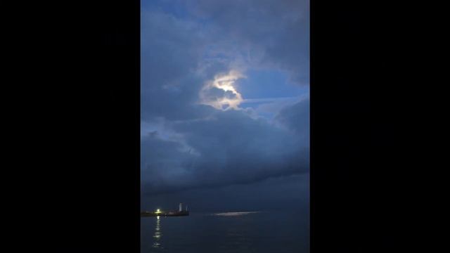 Зимняя сказка про Ялту - SkoolTV смотреть онлайн