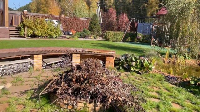 ПРОГУЛКА по осеннему САДУ. Отсыпка из щебня, почвопокровники, гортензии смотреть онлайн