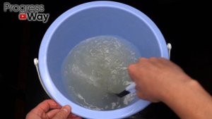 1 стакан на ведро воды и земля как новая! Пролейте этим землю для обильного урожая!