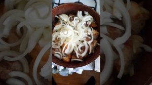 Свинина кусочками жареная на сковороде с луком.Delicious pork fried with onions.