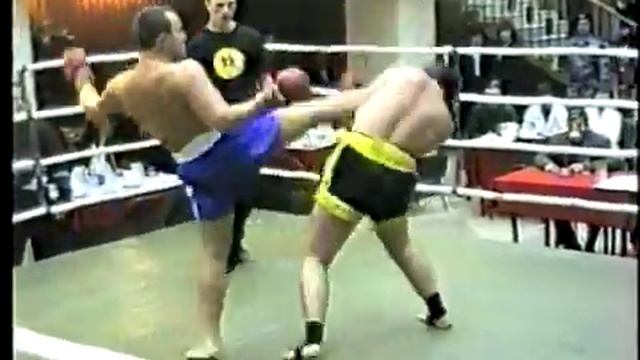 Экс-кик правой ногой. Сергей Митяев (Колывань). 1995-09-30. Новосибирск. Промоутер Сергей Заяшников смотреть онлайн