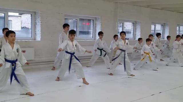 Тренировка тхеквондо с мастером Ченом. Клуб 18 смотреть онлайн