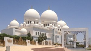 Абу-Даби. Мечеть шейха Зайда — великолепная мечеть в честь первого президента ОАЭ. Арабская роскошь