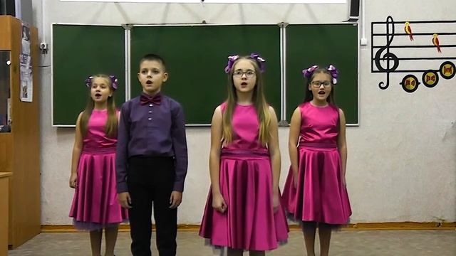 ансамбль "Цветные сны" младшая группа с песней "Дедушка" сл. и муз. А. Чешегорова