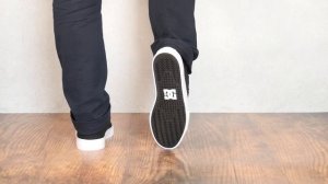 DC Manual Black/White On Feet