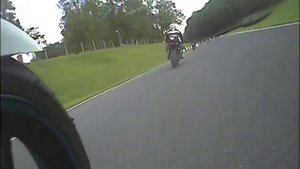 Cadwell Park CBR400RR NC29 vs Yamaha R1