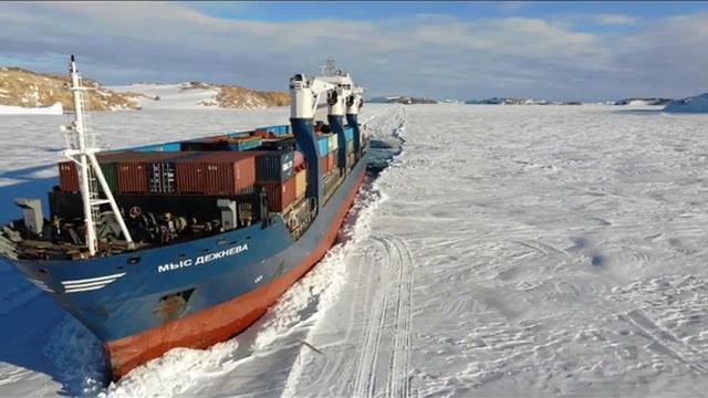 Теплоход "Мыс Дежнева" в Антарктиде смотреть онлайн