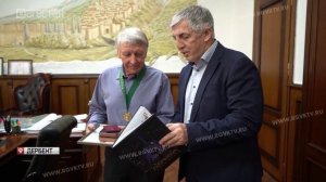 Археолог Александр Кудрявцев награжден медалью «Достояние Дербента»