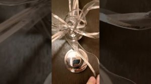 Вешаем Новогодний венок на входную дверь