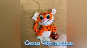 Новогодняя выставка "Игрушки"