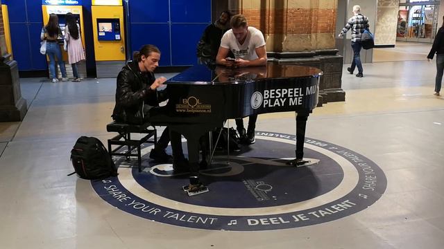 Amsterdam, 18.09.2018, центральный вокзал смотреть онлайн