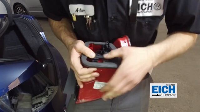 How To Change Brake Light Bulbs on a Volkswagen Jetta | Eich Volkswagen смотреть онлайн