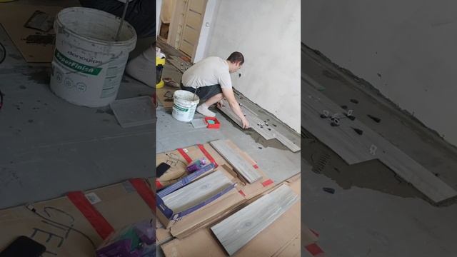 укладка керамогранита на пол 600x200 #diy #керамогранит #рекомендация #укладкаплитки #тюмень