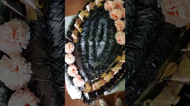 Видео изготовления траурного венка Розовый смотреть онлайн