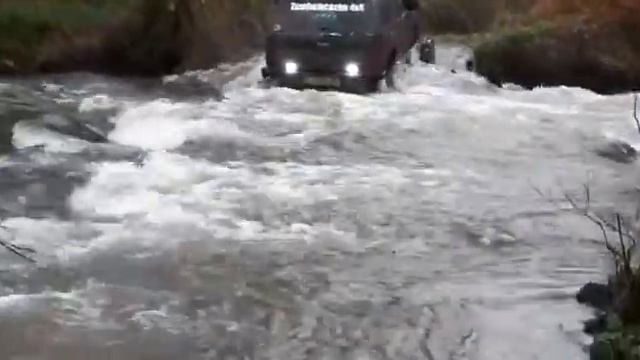 VADEO NISSAN TERRANO 1 40" ZUMBALACAZAN RUTA DA BARROADA 2018 CROSSING RIVER смотреть онлайн