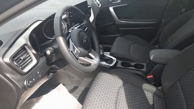 Видеопрезентация автомобиля XCeed 1.4 T-GDI DCT Luxe Dark Gray смотреть онлайн