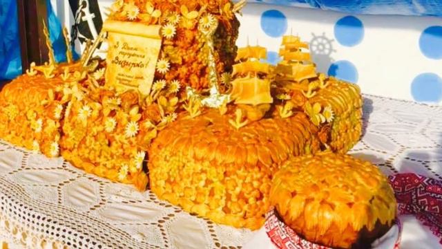 OГРОМНЫЙ КАРАВАЙ на празднике села Визирка одесской области . смотреть онлайн