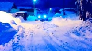 УАЗ чистит снег