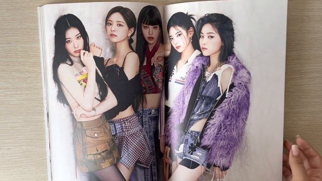 ITZY CHESHIRE unboxing // распаковка альбома Чешир итзи смотреть онлайн