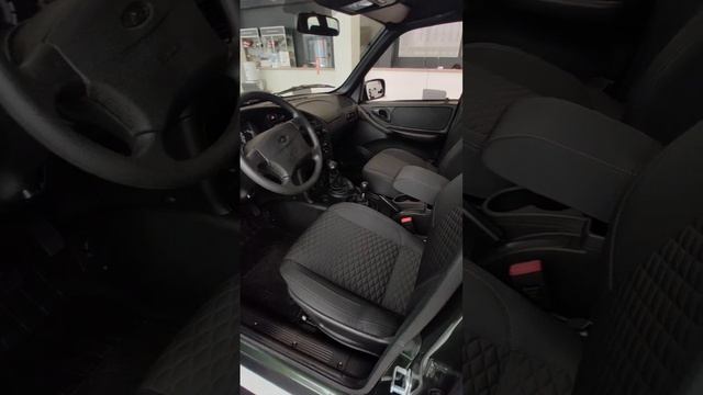 Российский внедорожник в комплектации BLACK. смотреть онлайн