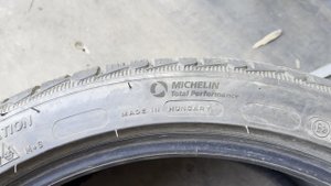 275/35 245/40 R19