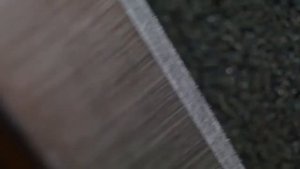 Образование заусенца при заточке от зерна.