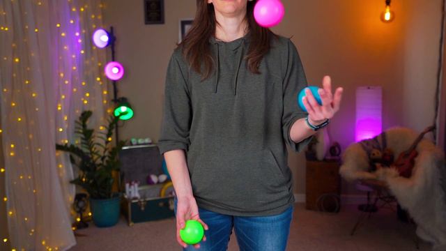 Learn to juggle 441 aka HALF BOX - Intermediate Juggling Tutorial смотреть онлайн