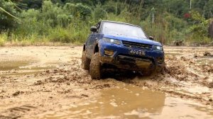 1/10 Scale RC : Range Rover Sport Muddy Course Driving. #24