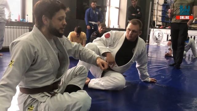 Анатолий Абрамов - две опции атаки из kneeshild с транзишеном в deephulf-guard (BJJSCHOOL.ONLINE) смотреть онлайн